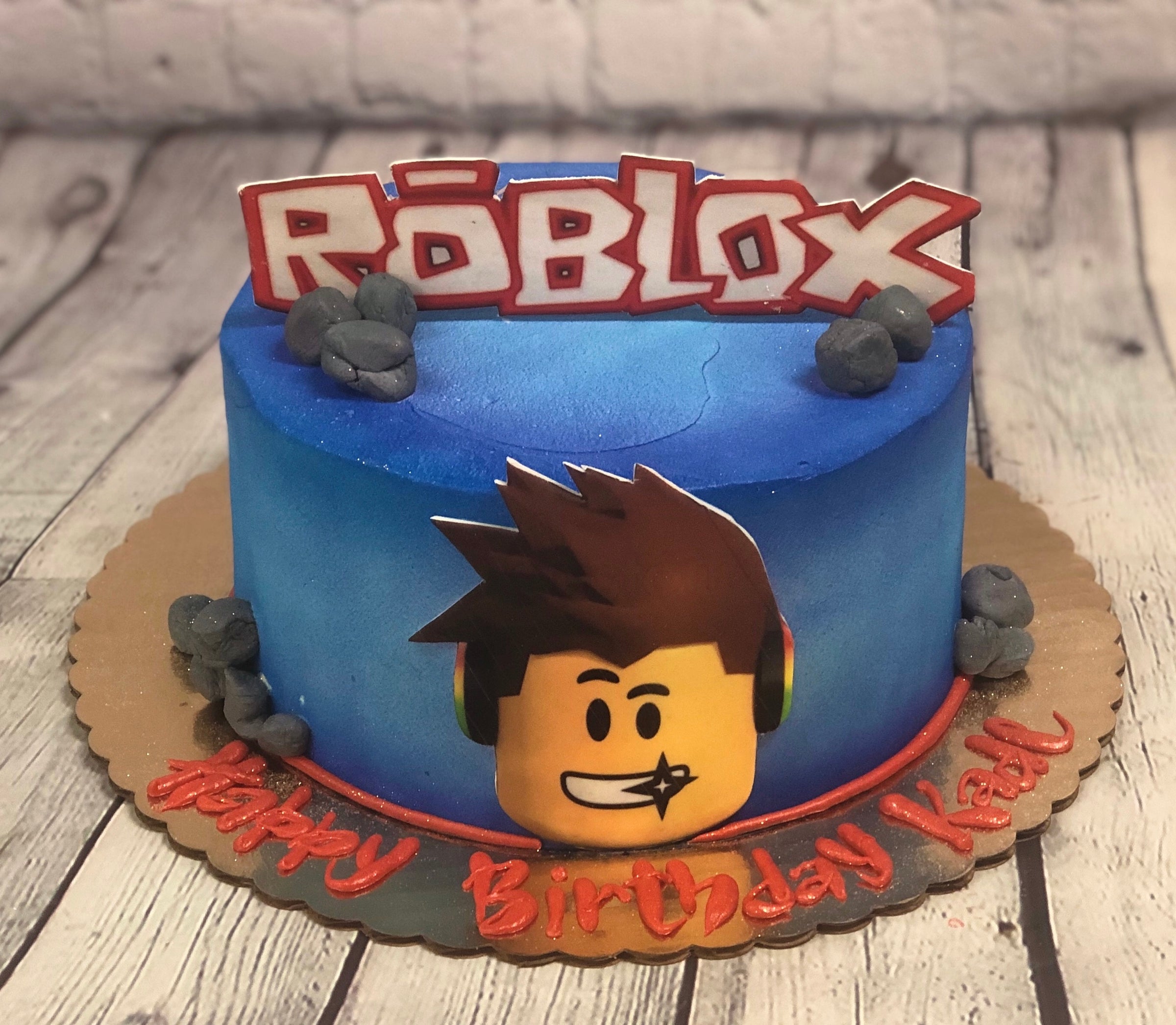 bolo roblox chantilly  Roblox birthday cake, Roblox cake, Baby birthday  cakes